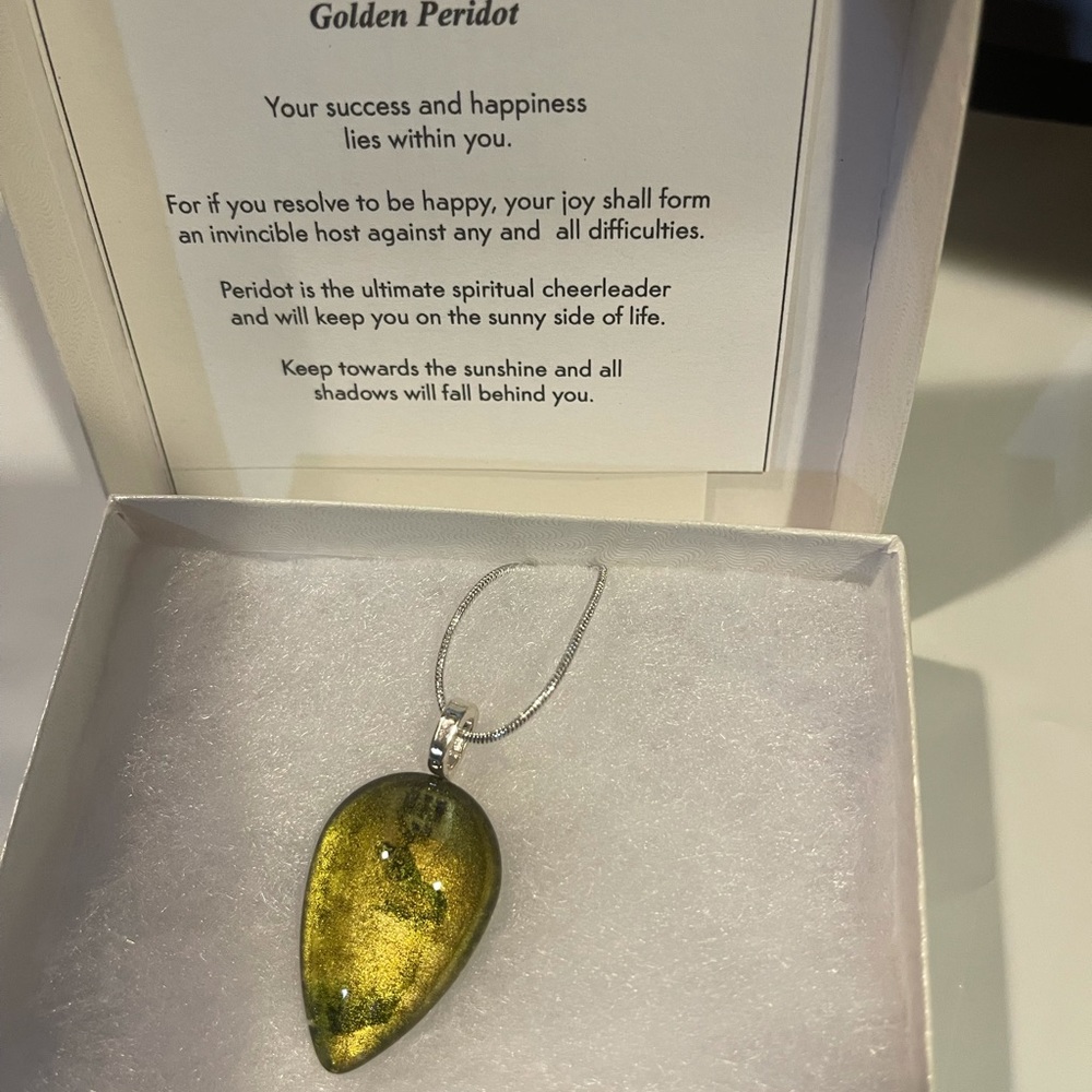 Hand-painted pendant “Golden Peridot”
